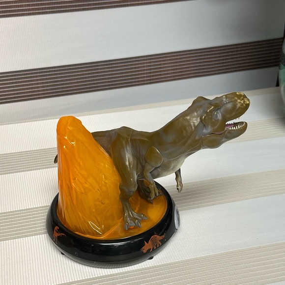 Jurassic Park Dinosaur T-Rex Volcano table top Night Light - Picture 11 of 15